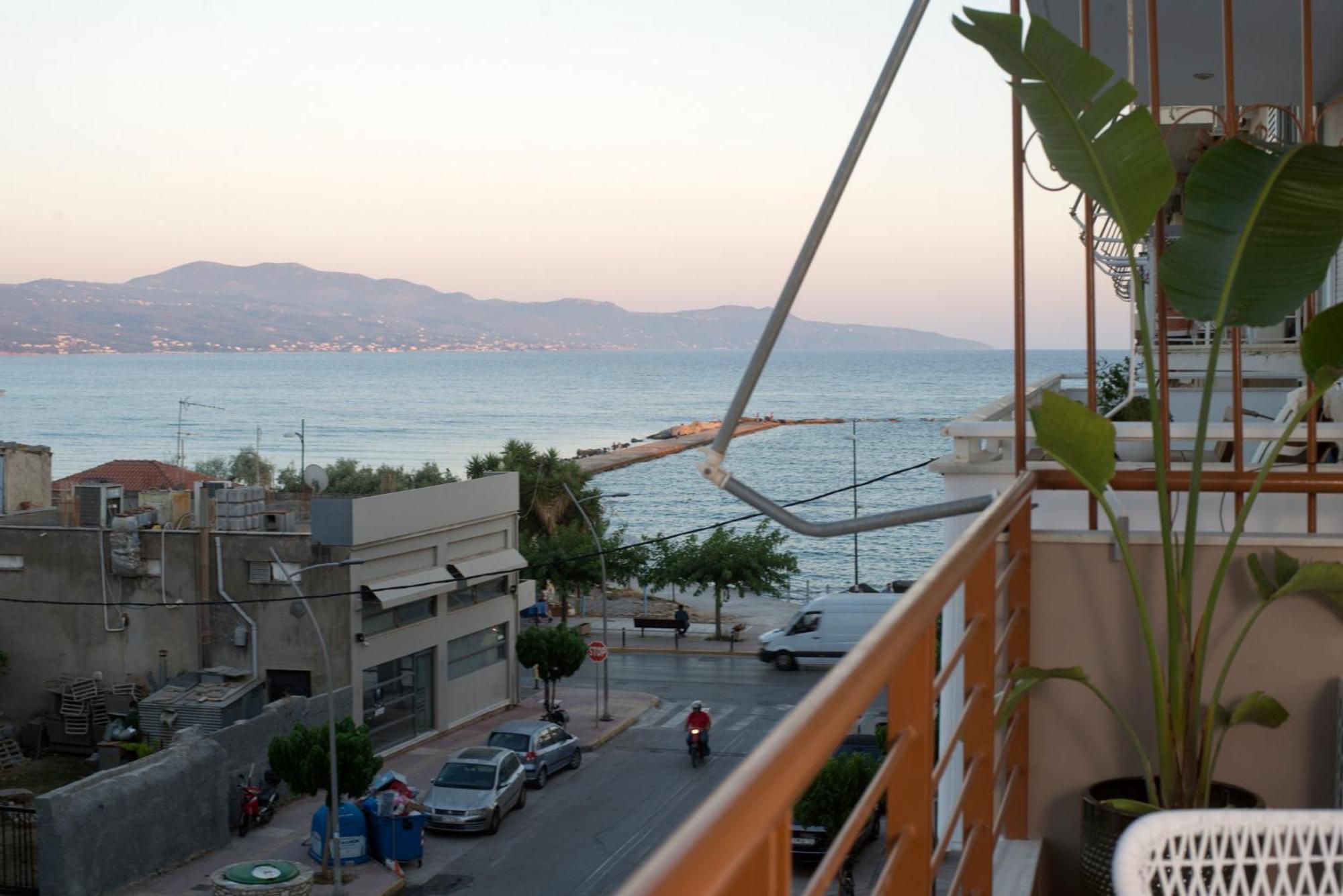 Infinity Blue Next To The Sea Apartment Kalamata Exterior foto